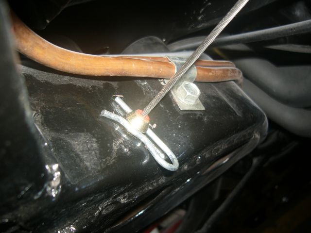 K�sijarruvaijerin kiinnitys