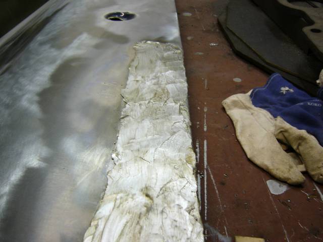 Takaluukun sauma tinattu