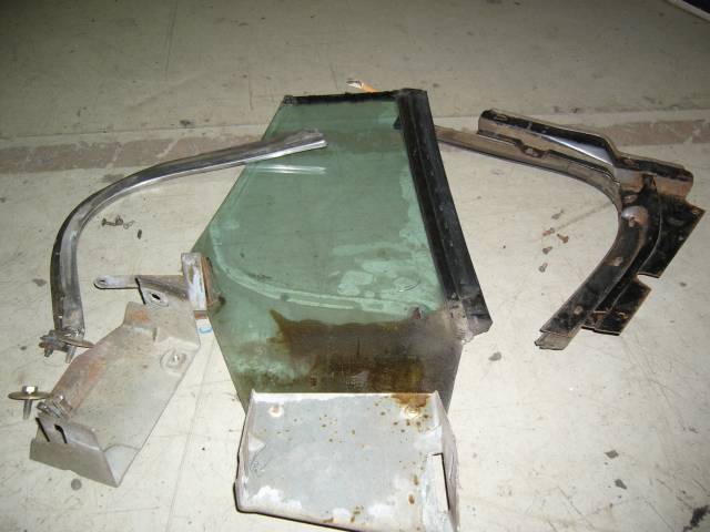 Takasivuikkuna purettuna