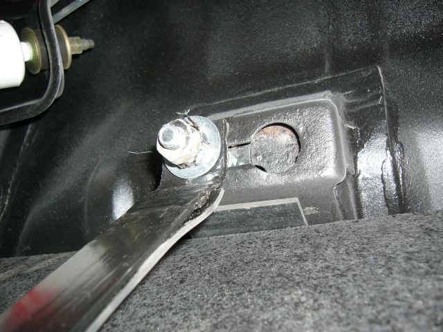 Tankin pannan kiinnityskohta