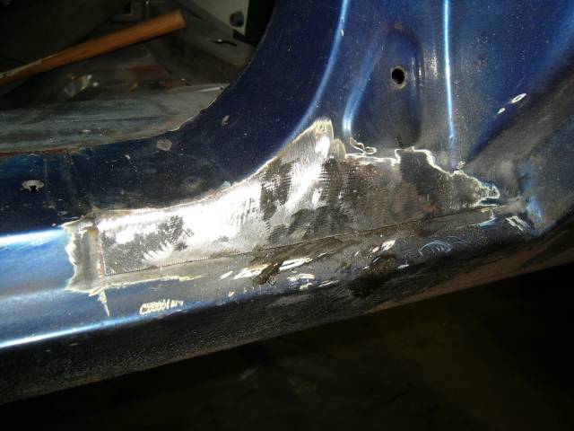 Vasemman oviaukon taka-alaosa korjattu